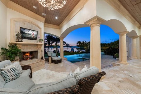 House in Palm Harbor, Florida 5 bedrooms, 638.8 sq.m. № 2430458 - photo 4