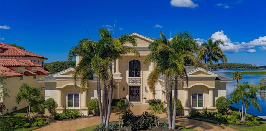House in Palm Harbor, Florida 5 bedrooms, 638.8 sq.m. № 2430458