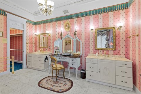 Купить коммерческую недвижимость в Хейнс-Сити, Флорида 749.07м2, № 2302644 - фото 30
