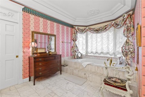 Купить коммерческую недвижимость в Хейнс-Сити, Флорида 749.07м2, № 2302644 - фото 29