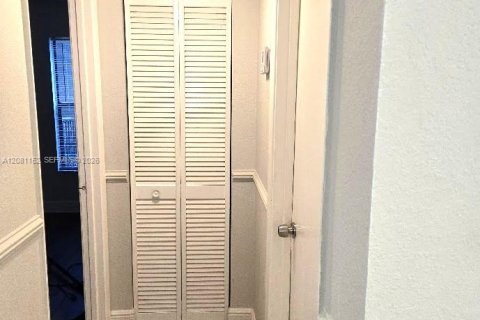 Copropriété à louer à West Palm Beach, Floride: 3 chambres, 107.4 m2 № 2356812 - photo 4