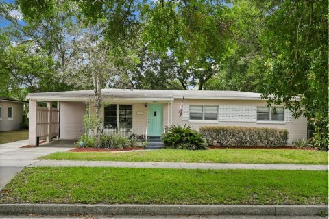 House in Orlando, Florida 3 bedrooms, 125.51 sq.m. № 1755449 - photo 1