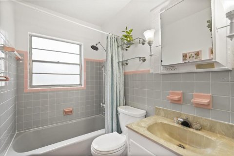 House in Orlando, Florida 3 bedrooms, 125.51 sq.m. № 1755449 - photo 24