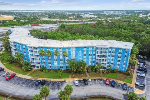 Condo in Saint Petersburg, Florida, 1 bedroom  № 1789797 - photo 25