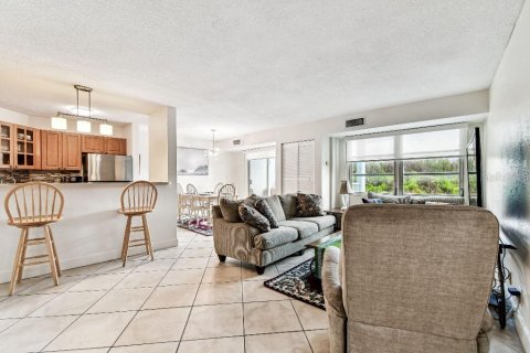 Condo in Saint Petersburg, Florida, 1 bedroom  № 1789797 - photo 2