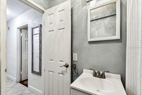 Condo in Saint Petersburg, Florida, 1 bedroom  № 1789797 - photo 24