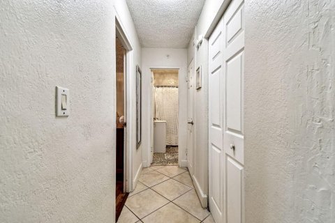 Condo in Saint Petersburg, Florida, 1 bedroom  № 1789797 - photo 27