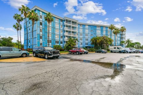 Condo in Saint Petersburg, Florida, 1 bedroom  № 1789797 - photo 1