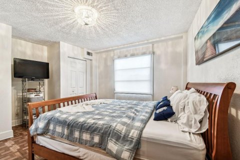 Condo in Saint Petersburg, Florida, 1 bedroom  № 1789797 - photo 19