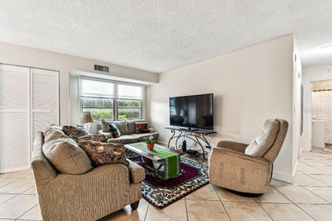 Condo in Saint Petersburg, Florida, 1 bedroom  № 1789797 - photo 3