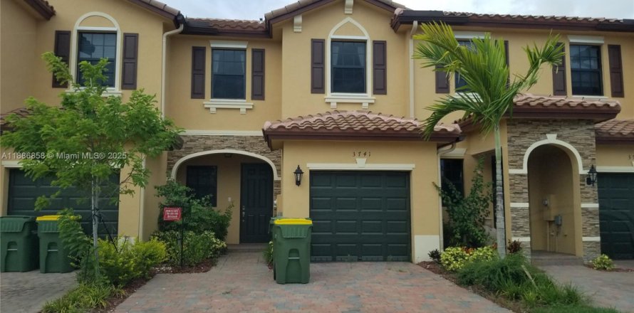 Townhouse in Homestead, Florida 3 bedrooms, 130.71 sq.m. № 1933529