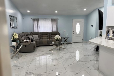 House in Spring Hill, Florida 3 bedrooms, 130.53 sq.m. № 1651044 - photo 6