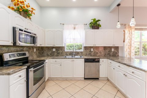 Снять в аренду виллу или дом в Мирамар, Флорида 3 спальни, 230.4м2, № 1941677 - фото 21