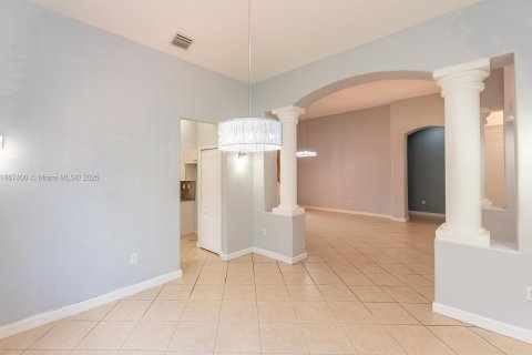 Снять в аренду виллу или дом в Мирамар, Флорида 3 спальни, 230.4м2, № 1941677 - фото 22