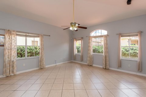 Снять в аренду виллу или дом в Мирамар, Флорида 3 спальни, 230.4м2, № 1941677 - фото 11