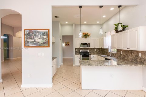 Снять в аренду виллу или дом в Мирамар, Флорида 3 спальни, 230.4м2, № 1941677 - фото 18