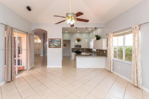 Снять в аренду виллу или дом в Мирамар, Флорида 3 спальни, 230.4м2, № 1941677 - фото 15