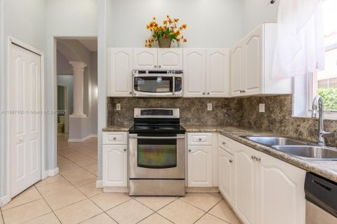 Снять в аренду виллу или дом в Мирамар, Флорида 3 спальни, 230.4м2, № 1941677 - фото 19