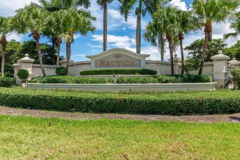 Снять в аренду виллу или дом в Мирамар, Флорида 3 спальни, 230.4м2, № 1941677 - фото 3