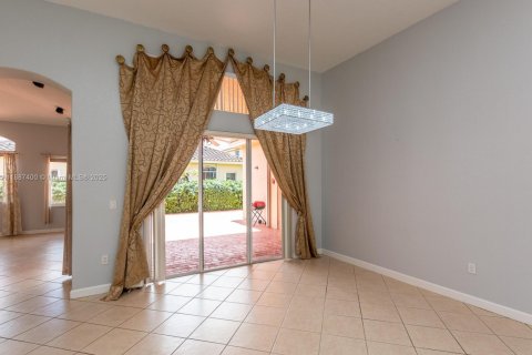 Снять в аренду виллу или дом в Мирамар, Флорида 3 спальни, 230.4м2, № 1941677 - фото 7