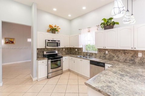 Снять в аренду виллу или дом в Мирамар, Флорида 3 спальни, 230.4м2, № 1941677 - фото 20