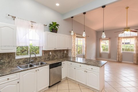Снять в аренду виллу или дом в Мирамар, Флорида 3 спальни, 230.4м2, № 1941677 - фото 16