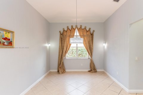 Снять в аренду виллу или дом в Мирамар, Флорида 3 спальни, 230.4м2, № 1941677 - фото 24