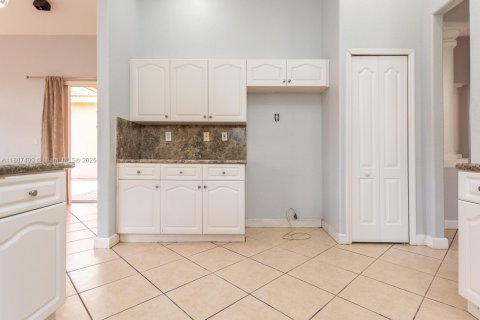 Снять в аренду виллу или дом в Мирамар, Флорида 3 спальни, 230.4м2, № 1941677 - фото 17