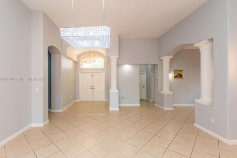 Снять в аренду виллу или дом в Мирамар, Флорида 3 спальни, 230.4м2, № 1941677 - фото 10