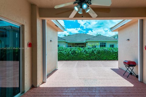 Снять в аренду виллу или дом в Мирамар, Флорида 3 спальни, 230.4м2, № 1941677 - фото 27