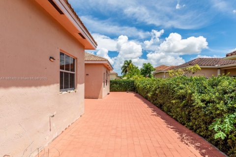 Снять в аренду виллу или дом в Мирамар, Флорида 3 спальни, 230.4м2, № 1941677 - фото 29