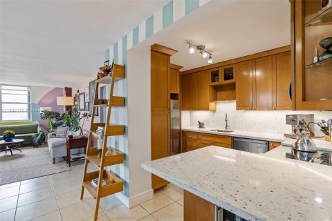 Condominio en alquiler en Miami Beach, Florida, 2 dormitorios, 120.96 m2 № 1929363 - foto 11