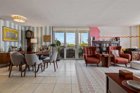 Condominio en alquiler en Miami Beach, Florida, 2 dormitorios, 120.96 m2 № 1929363 - foto 4