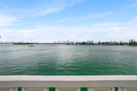 Condominio en alquiler en Miami Beach, Florida, 2 dormitorios, 120.96 m2 № 1929363 - foto 25
