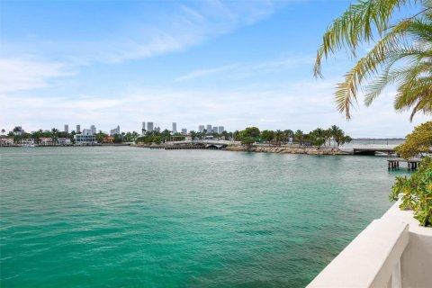 Condominio en alquiler en Miami Beach, Florida, 2 dormitorios, 120.96 m2 № 1929363 - foto 26