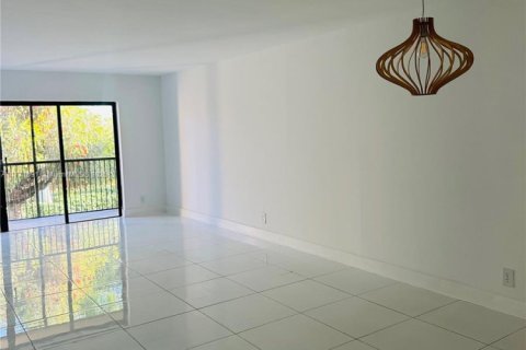 Condo in Weston, Florida, 2 bedrooms  № 1699100 - photo 25