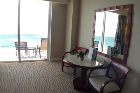 Condo in Sunny Isles Beach, Florida  № 1952615 - photo 14