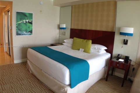 Condo in Sunny Isles Beach, Florida  № 1952615 - photo 15