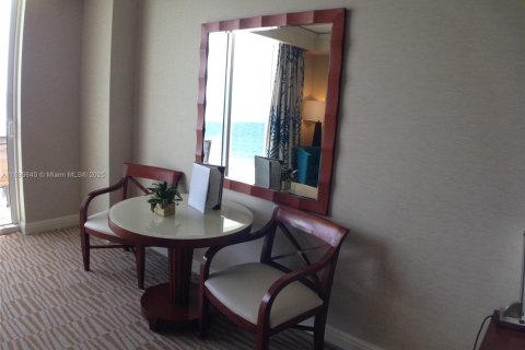 Condo in Sunny Isles Beach, Florida  № 1952615 - photo 13