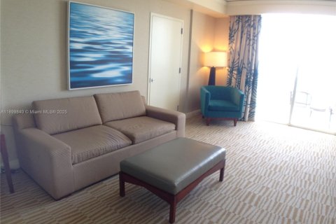 Condo in Sunny Isles Beach, Florida  № 1952615 - photo 12