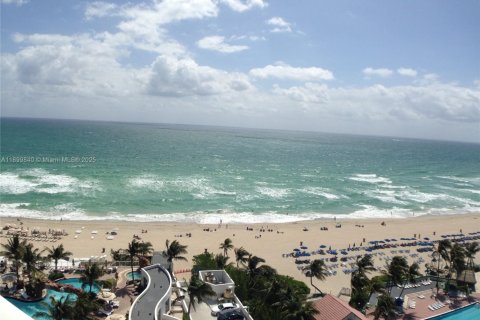 Condo in Sunny Isles Beach, Florida  № 1952615 - photo 17