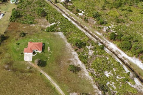House in Punta Gorda, Florida 3 bedrooms, 188.68 sq.m. № 1543684 - photo 2
