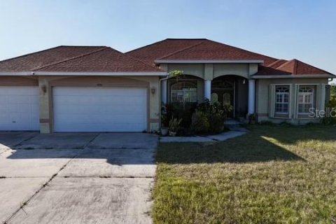 House in Punta Gorda, Florida 3 bedrooms, 188.68 sq.m. № 1543684 - photo 1