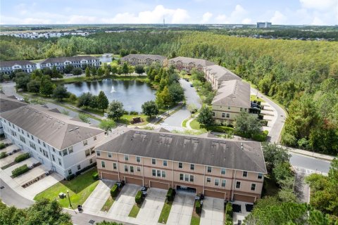 Townhouse in Orlando, Florida 4 bedrooms, 208.29 sq.m. № 2396287 - photo 24