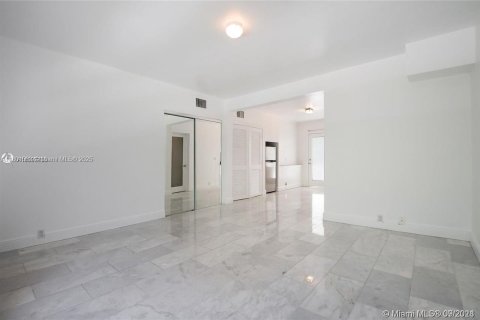 Condo in Miami Beach, Florida № 2076274 - photo 5