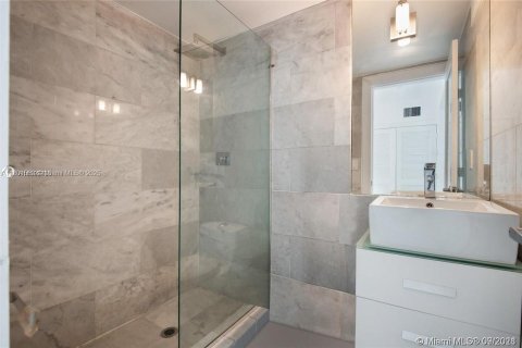 Condo in Miami Beach, Florida № 2076274 - photo 6
