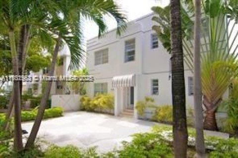 Studio in the Condo in Miami Beach, Florida  № 2076274