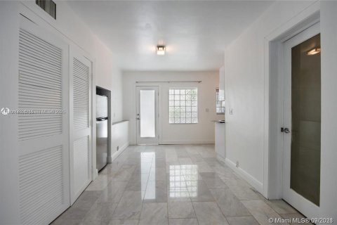 Condo in Miami Beach, Florida № 2076274 - photo 2