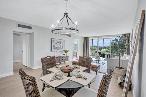 Condo in Sarasota, Florida, 2 bedrooms  № 2373222 - photo 17