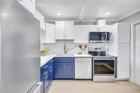Condo in Sarasota, Florida, 2 bedrooms  № 2373222 - photo 16